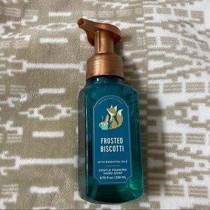 Bath & Body Frosted Biscotti Foaming Hand Soap